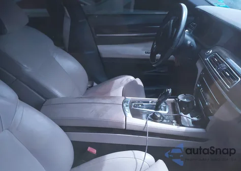 2011 BMW 750Li из США, поврежденный, VIN WBAKB8C55BC852304